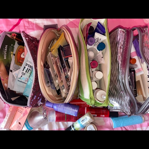 Lot of 20 Random Beauty Samples and a Make Up Bag - Picture 4 of 8